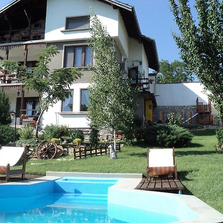 Hotel The White House Kruszuna Zewnętrze zdjęcie