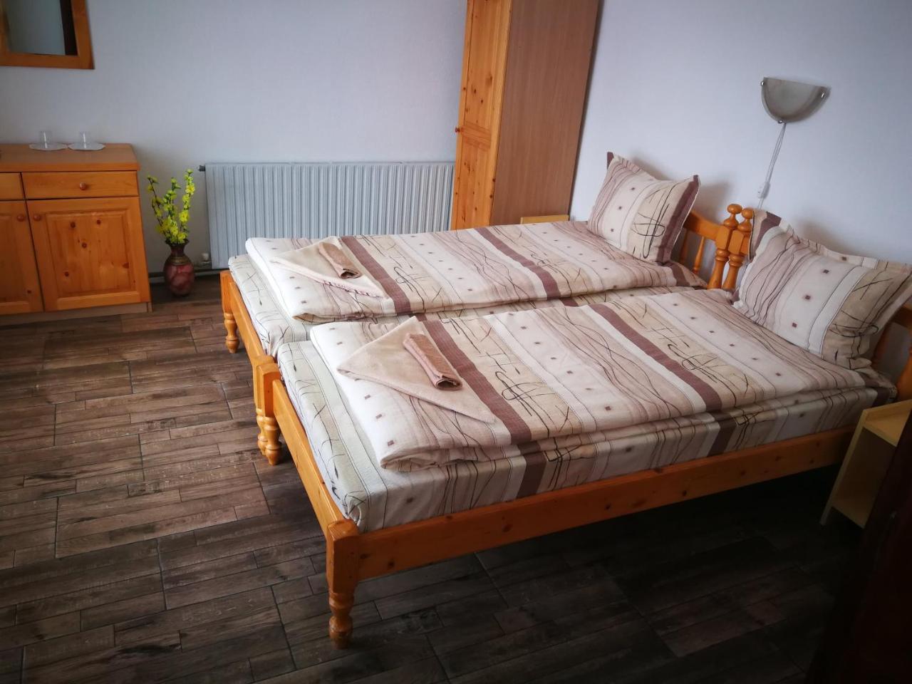 Hotel The White House Kruszuna Zewnętrze zdjęcie
