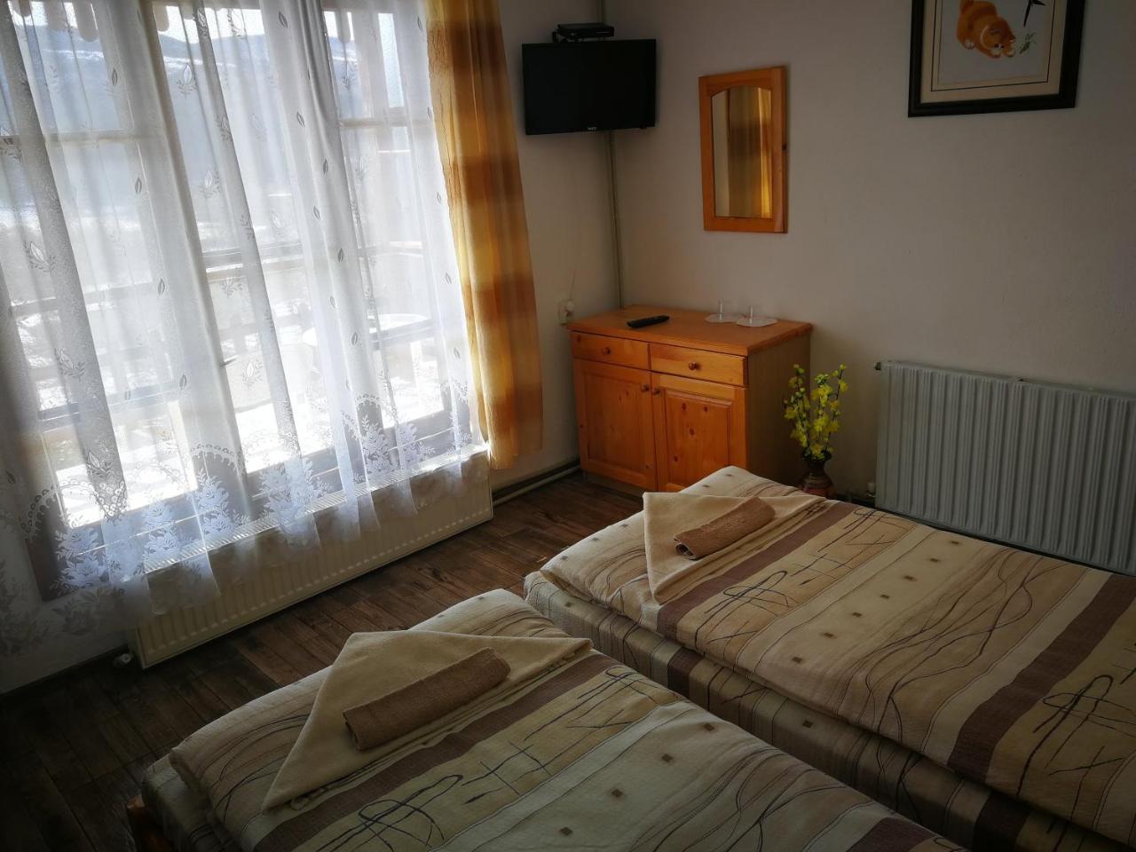 Hotel The White House Kruszuna Zewnętrze zdjęcie