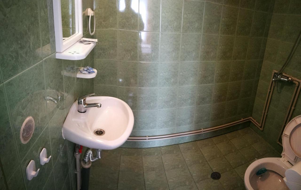 Hotel The White House Kruszuna Zewnętrze zdjęcie