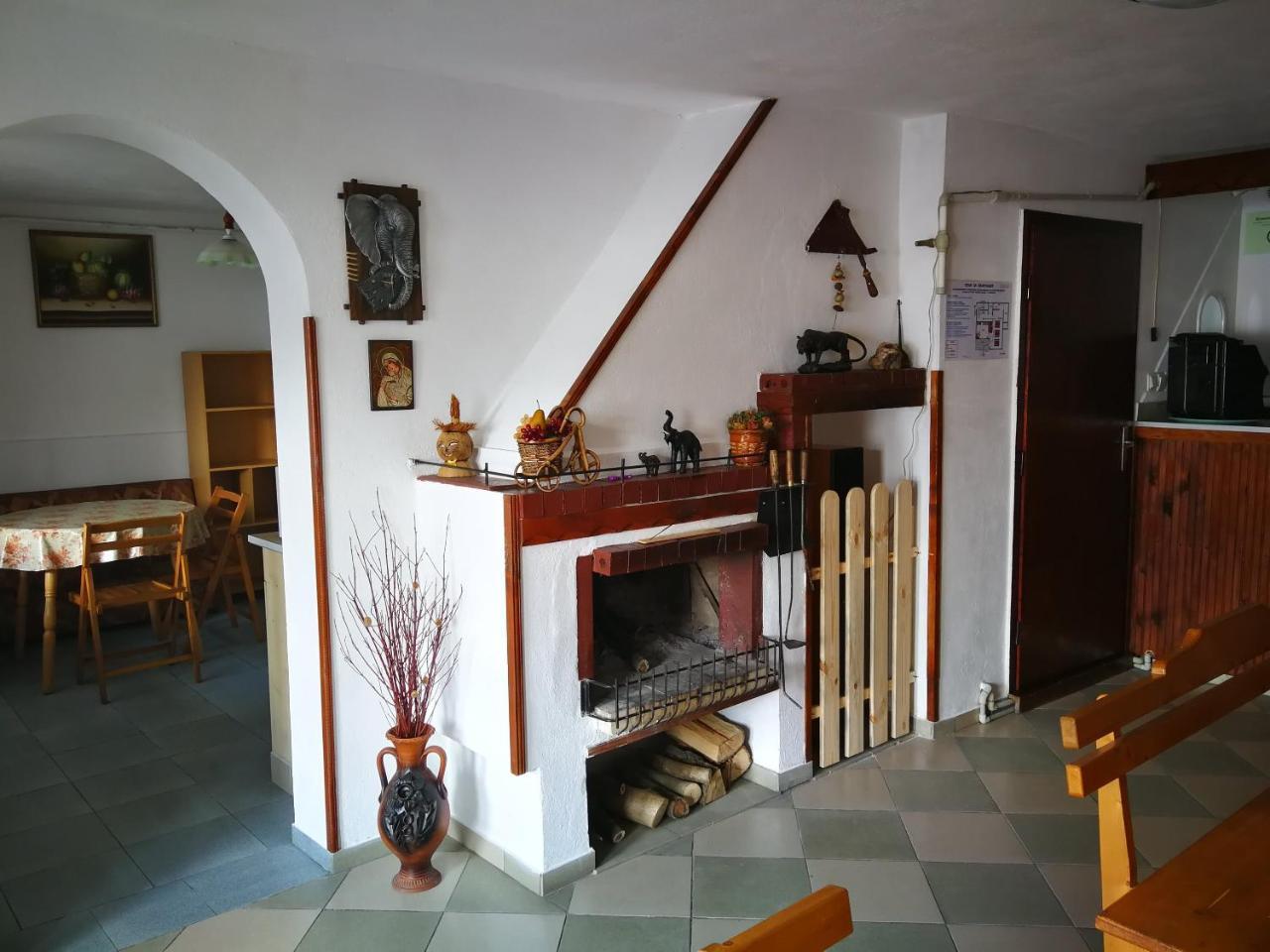 Hotel The White House Kruszuna Zewnętrze zdjęcie