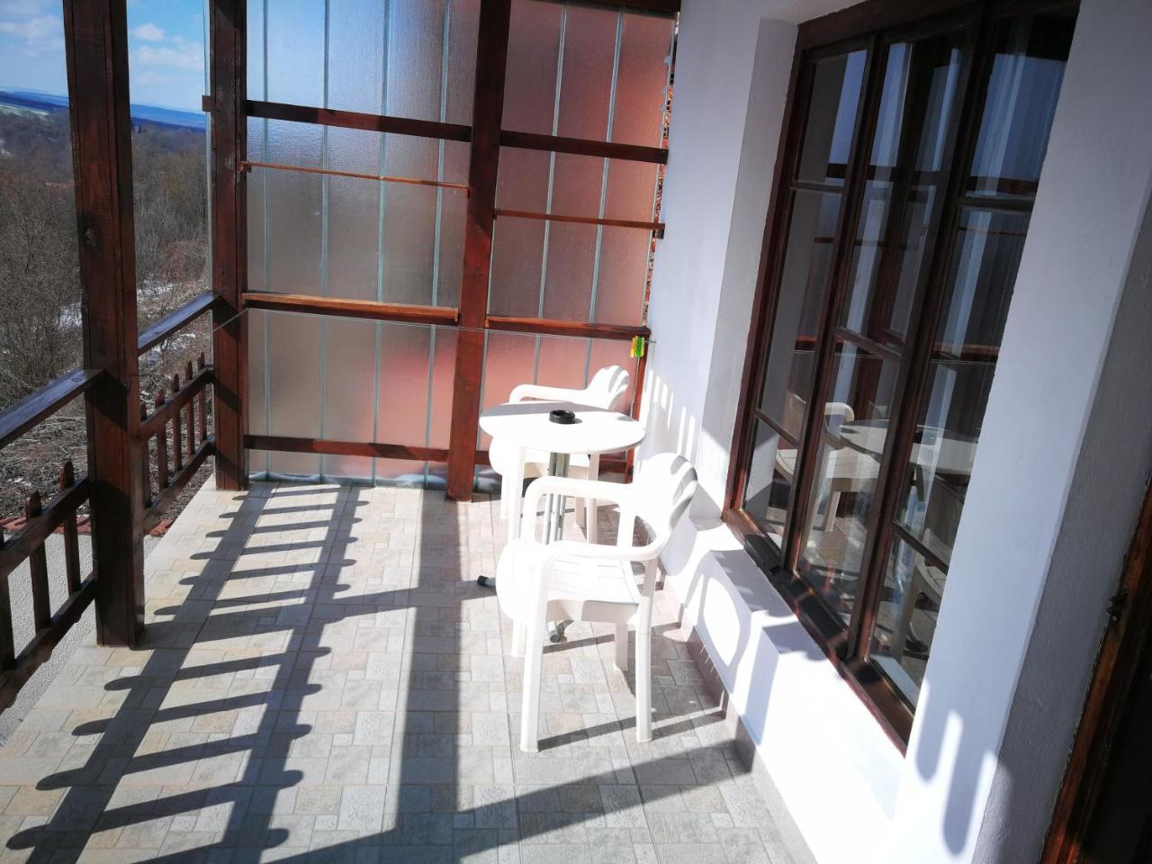 Hotel The White House Kruszuna Zewnętrze zdjęcie
