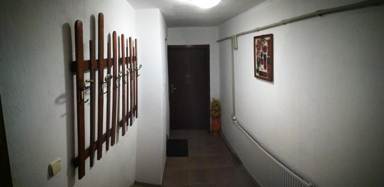 Hotel The White House Kruszuna Zewnętrze zdjęcie