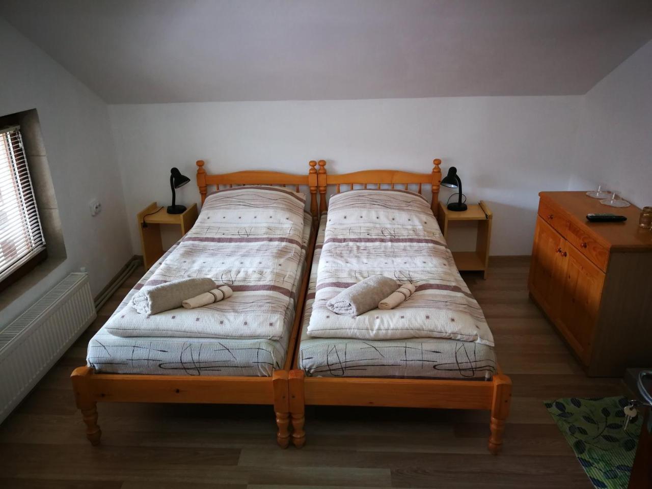 Hotel The White House Kruszuna Zewnętrze zdjęcie
