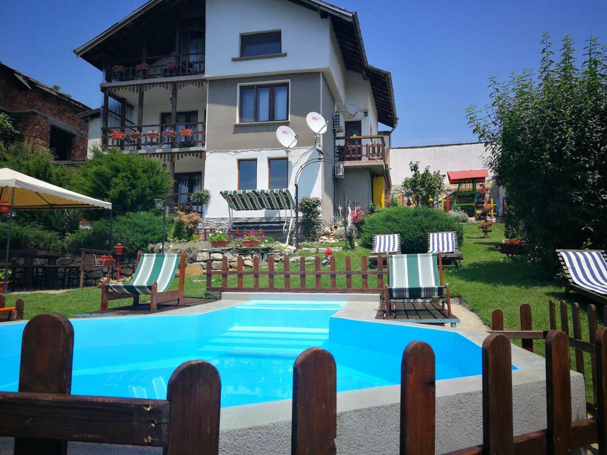 Hotel The White House Kruszuna Zewnętrze zdjęcie